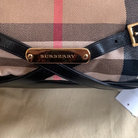 ♥️AUTHENTIC BURBERRY♥️ medium to large size - Picture 10 of 16